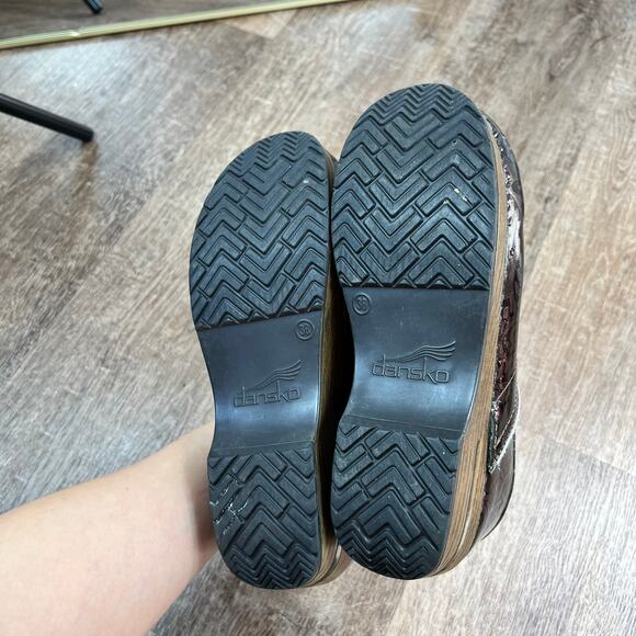 Dansko Filigree Floral Brown Leather Patent Comfort Clogs Size 38 - Picture 7 of 7